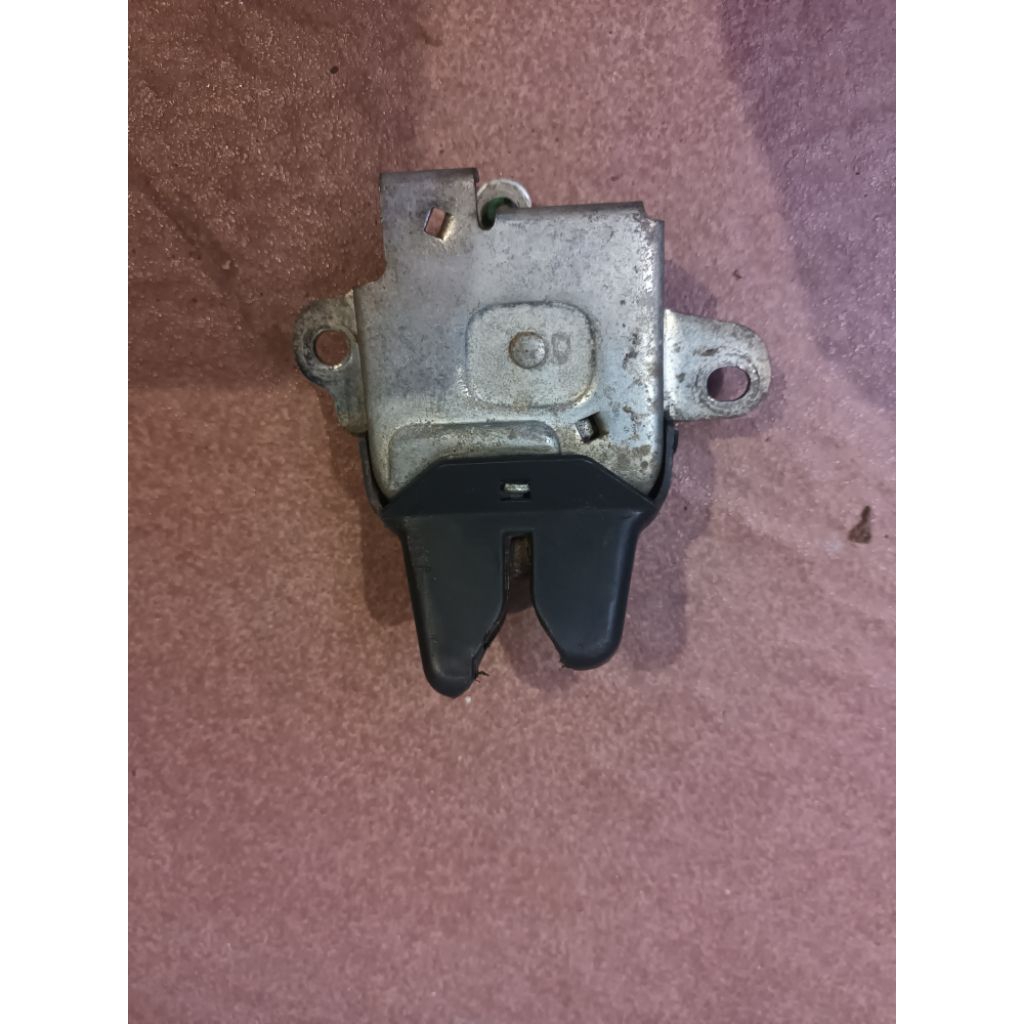 Door lock Pintu Bagasi Corolla th 1994-2000 Original