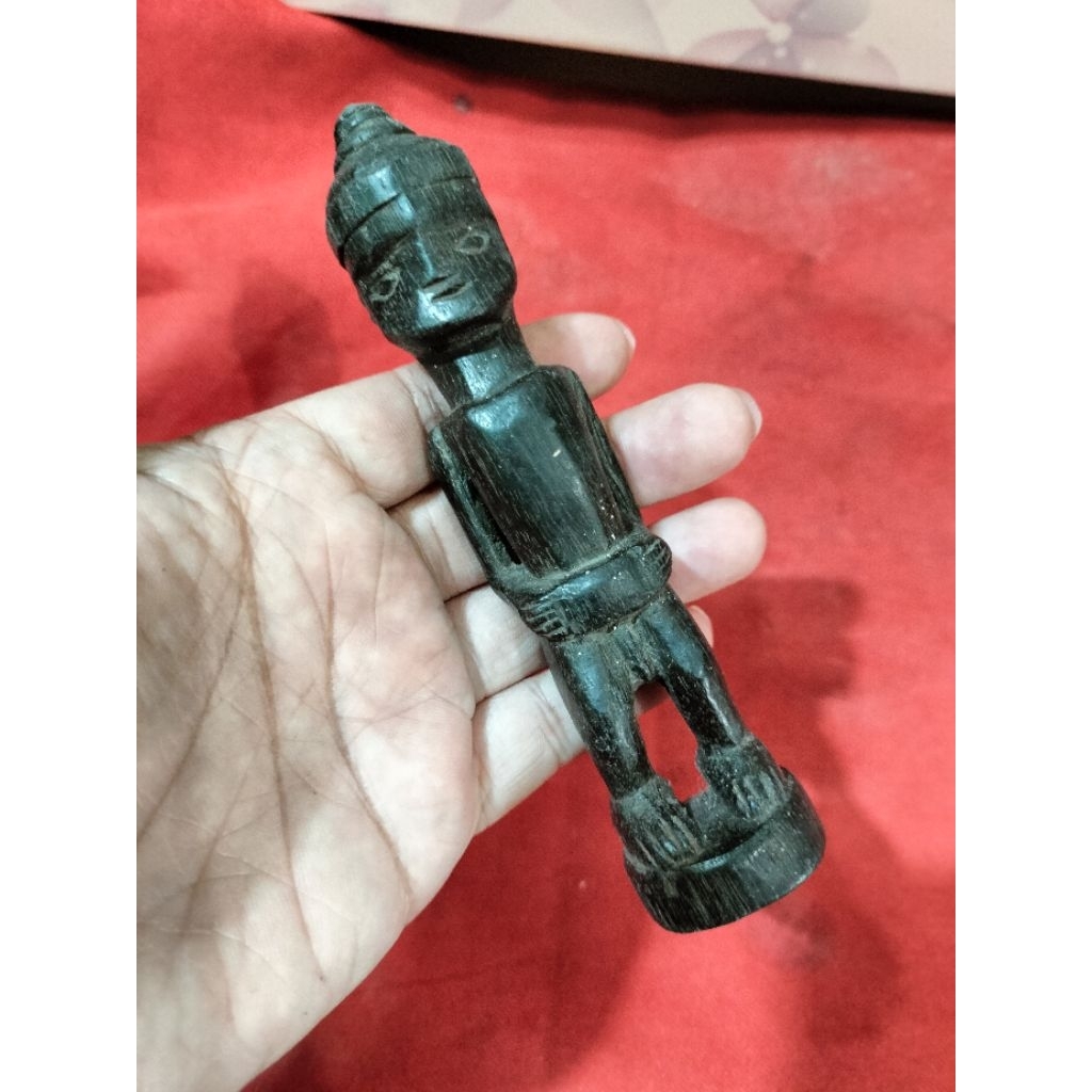 Patung kuno primitif kayu ulin dayak paser.Patung belian tua