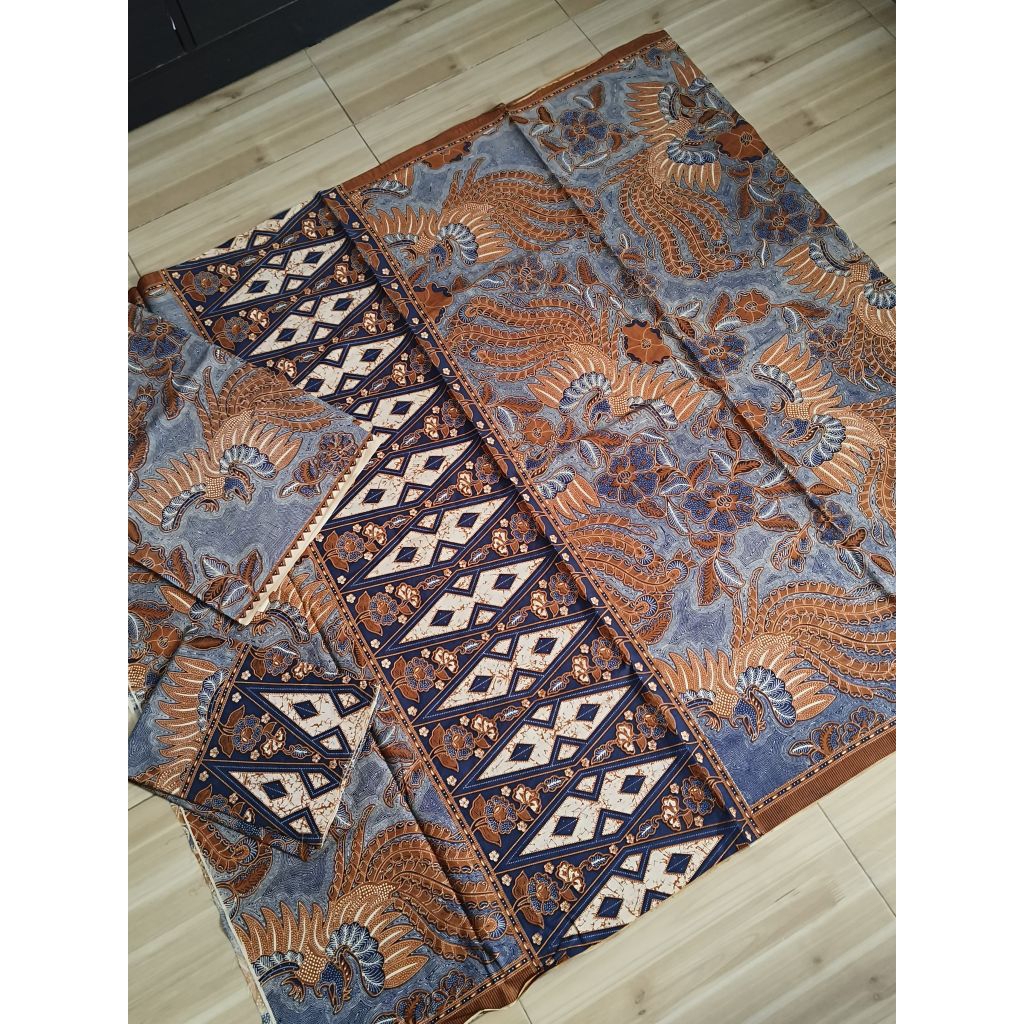 SET SARIMBIT COUPLE KAIN KEMEJA UNTUK BAPAK DAN KAIN SARUNG PLUS SELENDANG UNTUK IBU MOTIF SAWUNGGAL