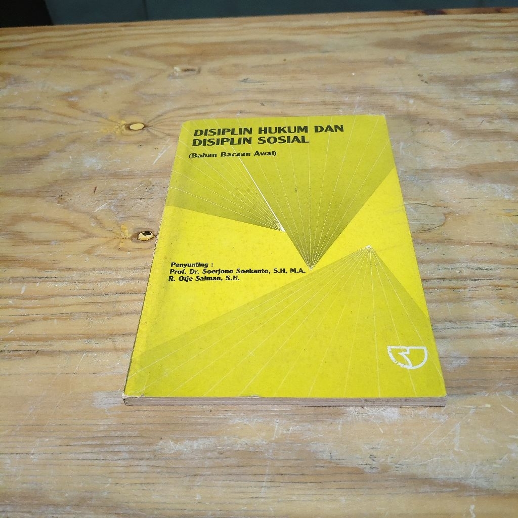 Buku Disiplin Hukum & Disiplin Sosial