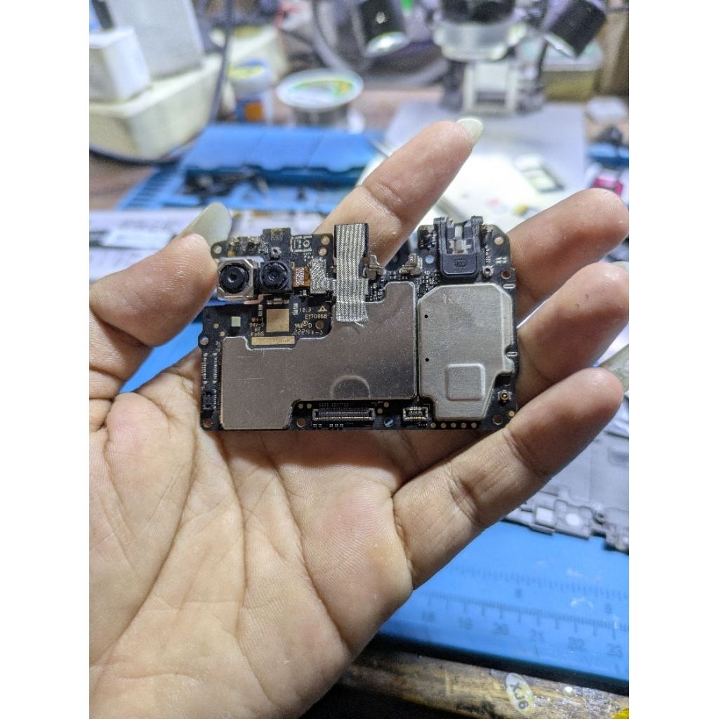 mesin redmi 10a ram 4/64 normall cuman minus ga detect kartu sim saja  kadang restart sendiri segell