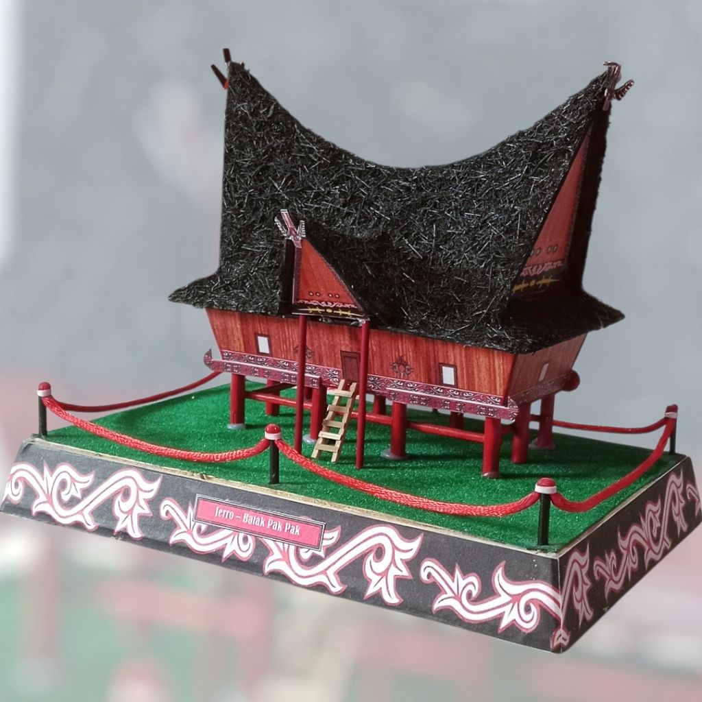 Miniatur rumah Adat Batak Pak Pak Uk. Sedang