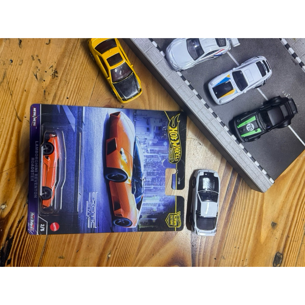 Hotwheels Premium Lamborghini Reventon Roadster