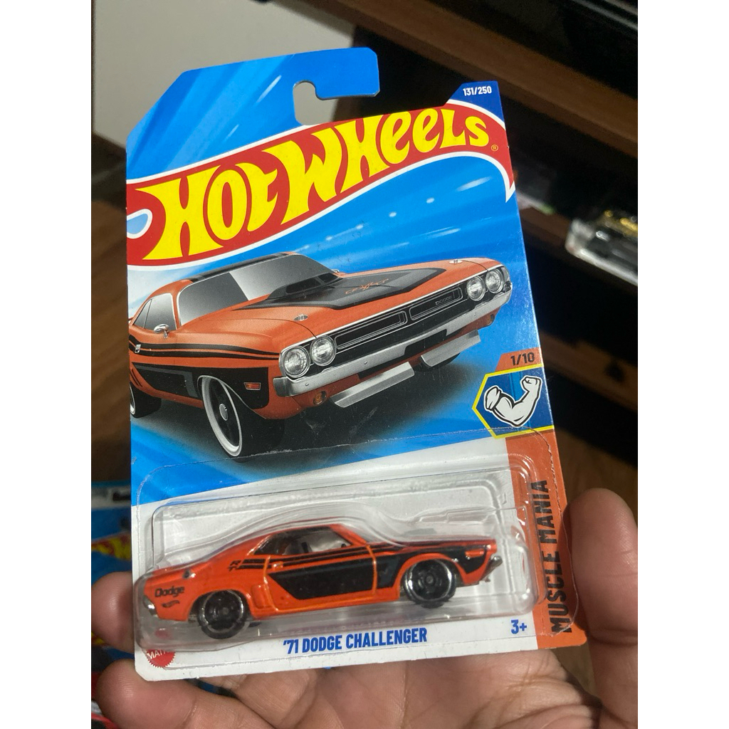 Hotwheels dodge challenger