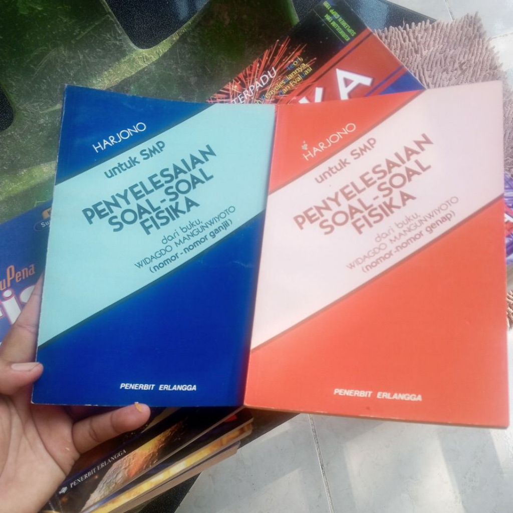 BUKU PENYELESAIAN SOAL-SOAL FISIKA SMP BY HARJANTO PENERBIT ERLANGGA JUAL SET TAHUN 1985
