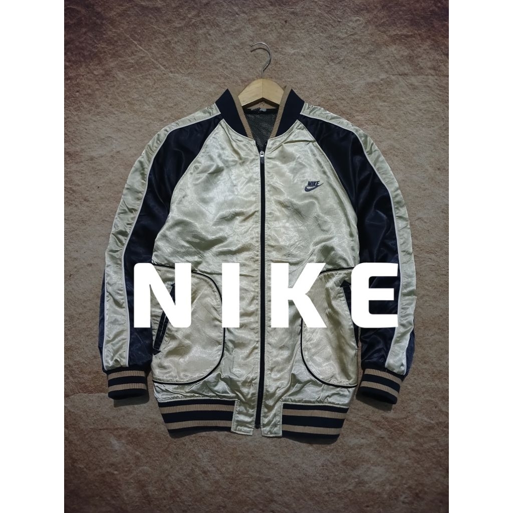 Jaket sukajan keren NIKE bahan sateen bekas pakai