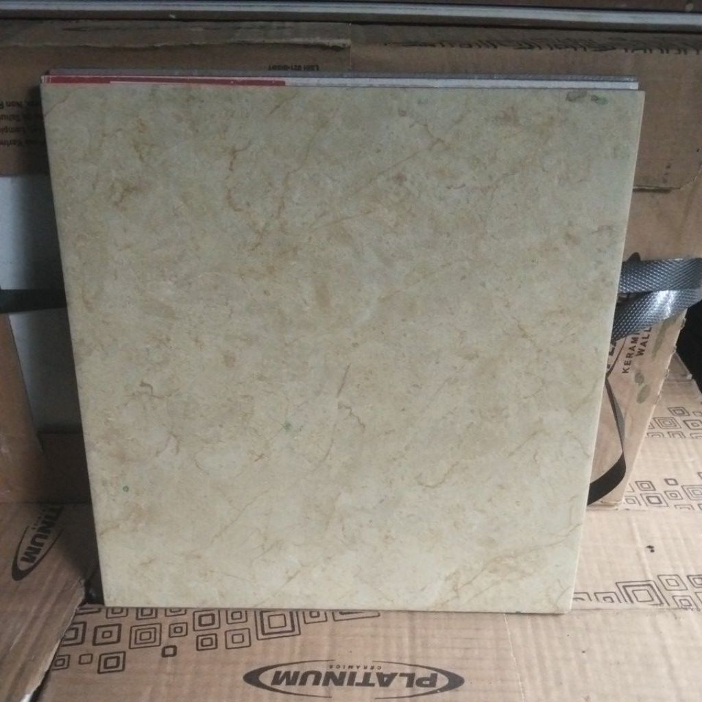 Asia Rodrigo Cream 25x25 Matt - Keramik Lantai Kamar Mandi
