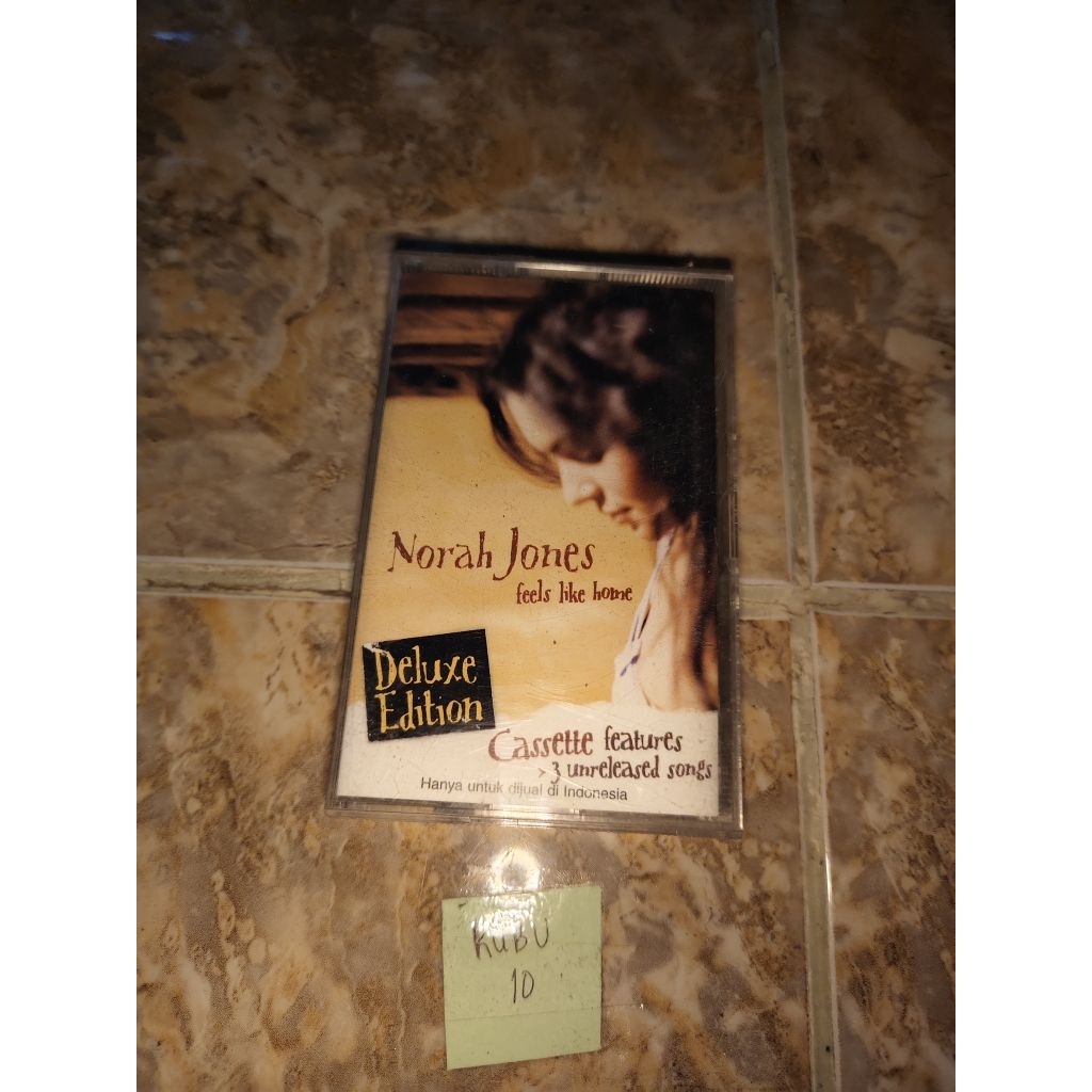Kaset Pita Norah Jones feels like home - Deluxe edition