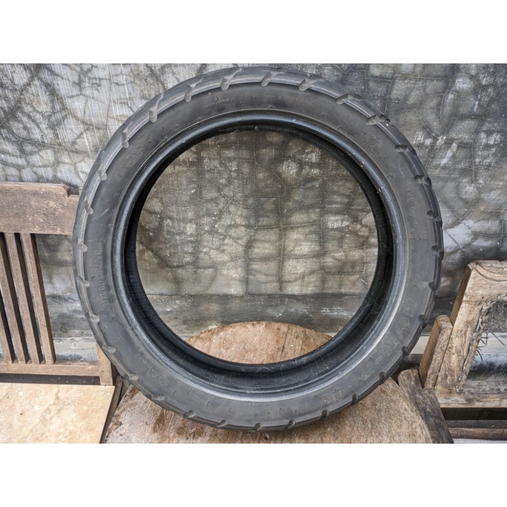 Ban CST 140/70 ring 17