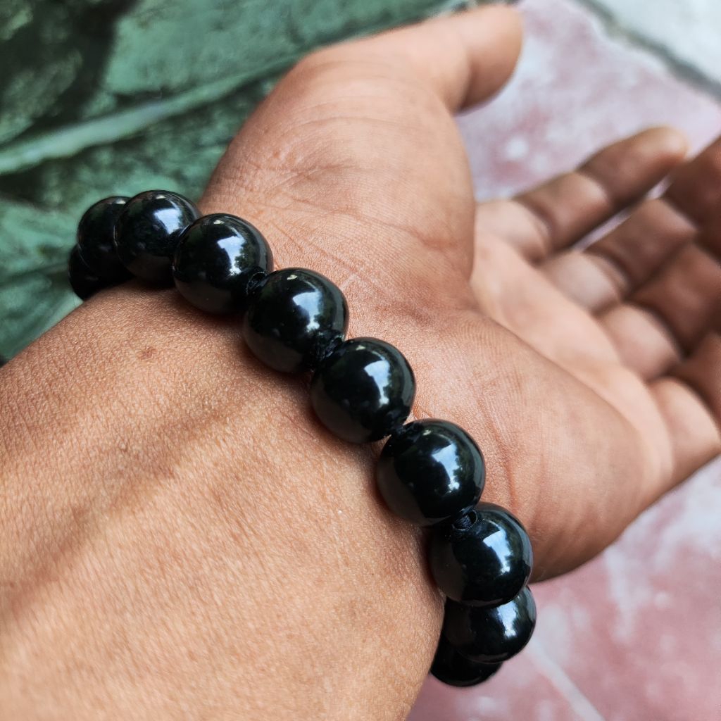 gelang giok hitam
