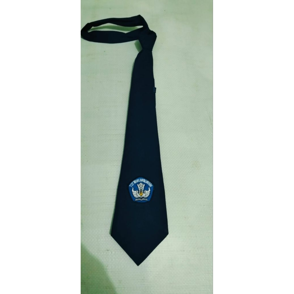 Dasi SMP Biru Logo Bordir Perekat Dasi SMP putra Dasi SMP putri bordir