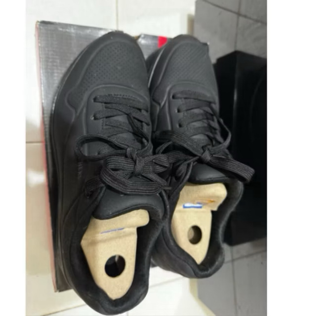 Sketchers Uno