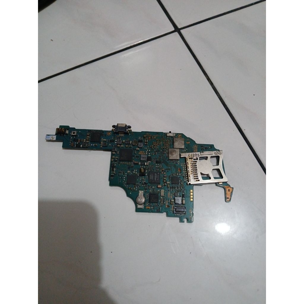 Mesin saja buat PSP sony 2000 Hidup normal nyala siap main hanya mesin saja