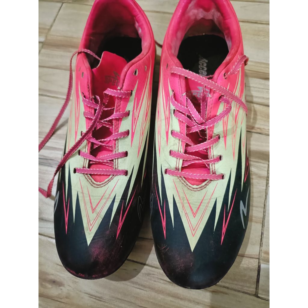 sepatu bola Specs (Preloved)