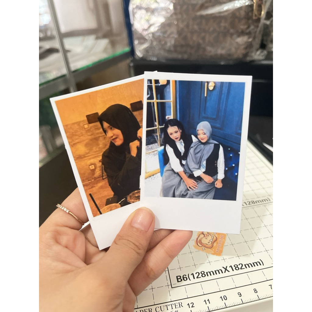 Cetak Foto Polaroid 2R Super Glossy 10ribu 27foto