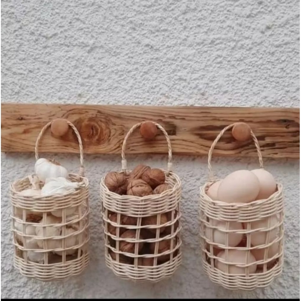 Keranjang Rotan Mini Gantung Tempat Bawang dan Telur / Wadah Bumbu Dapur Serbaguna Multifungsi