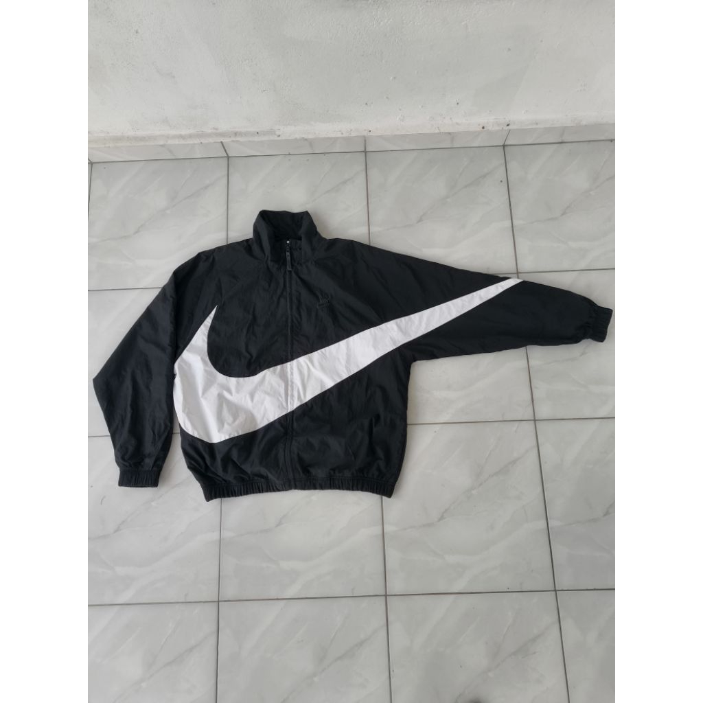 Nike woven windbreaker big swoosh