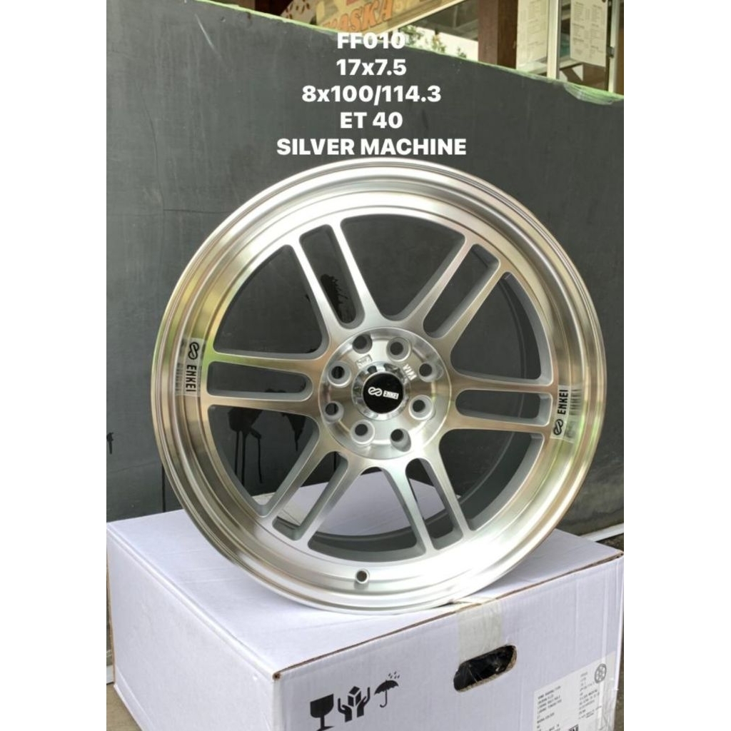 Velg mobil R17 cocok buat mobil innova zenix xpander