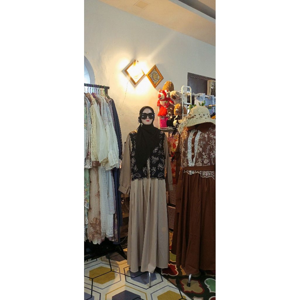 GAMIS/DRESS COKSU VEST HITAM MOOZA LD 110-120