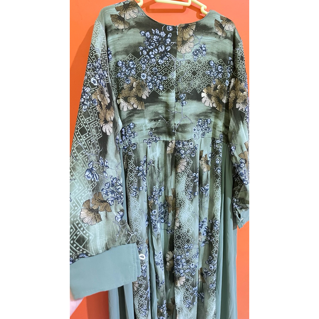 Gamis Hijau Motif Bunga Vintage PRELOVED | Dress Muslim Flowing Adem (Minus Kancing) – Bunga Hidden 