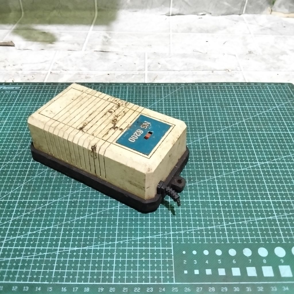 Adaptor Charger Jadul NS 8200 Bekas Power Supply Vintage Koleksi Elektronik
