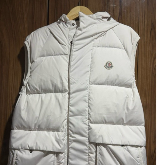 Preloved - Moncler Vest Winter White Duck Emboss Size XL