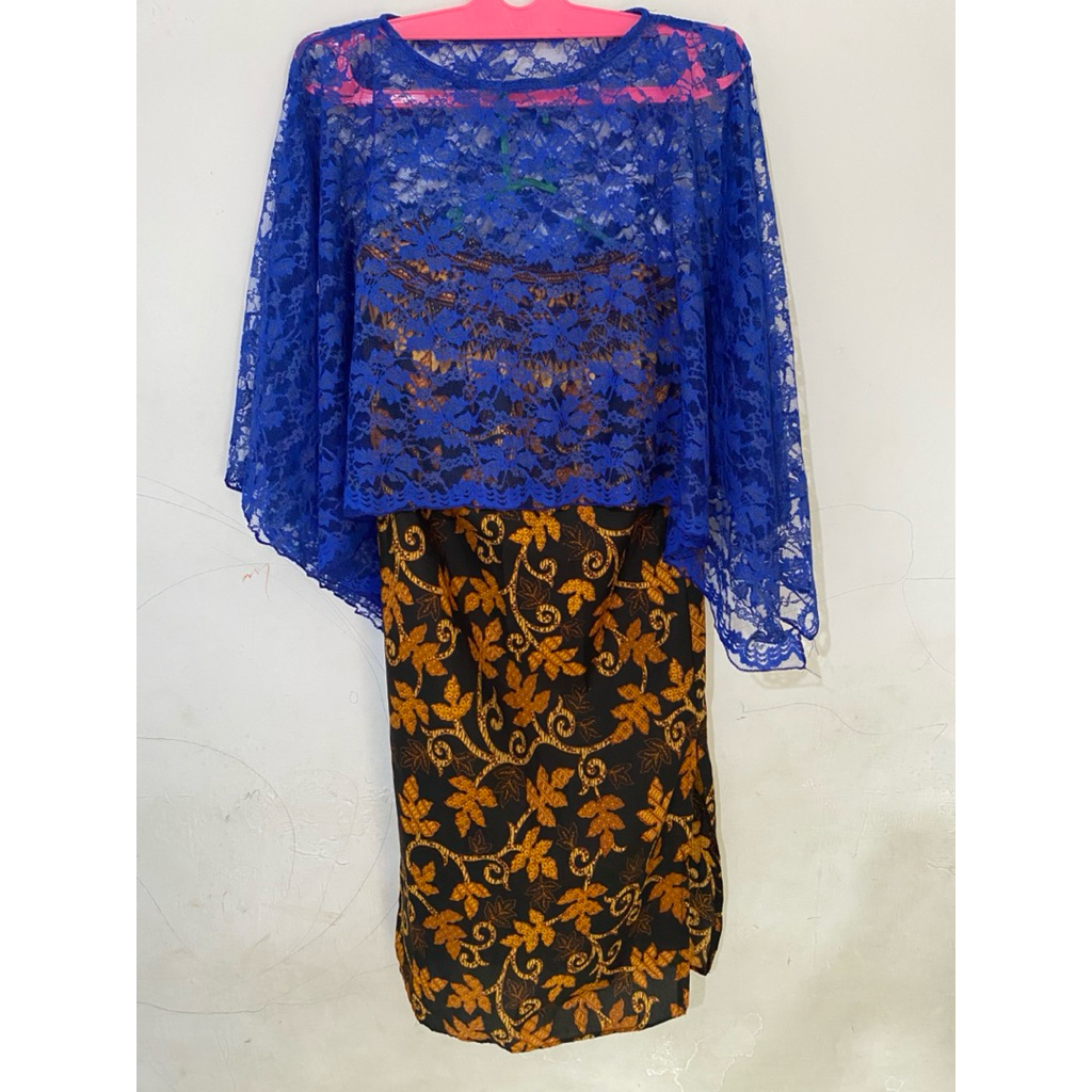Atasan Brokat dan Rok corak batik belah samping
