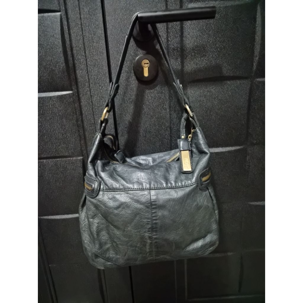 Tas kulit gemoy Adad