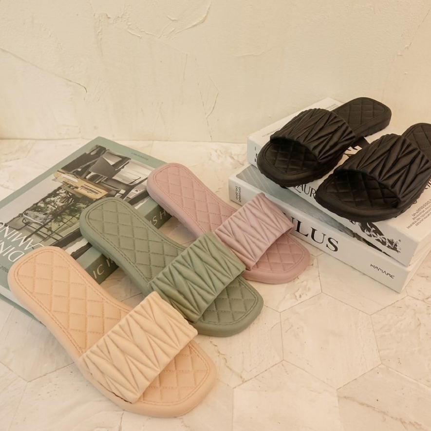 HE SHOES Sandal slop karet jelly import wanita