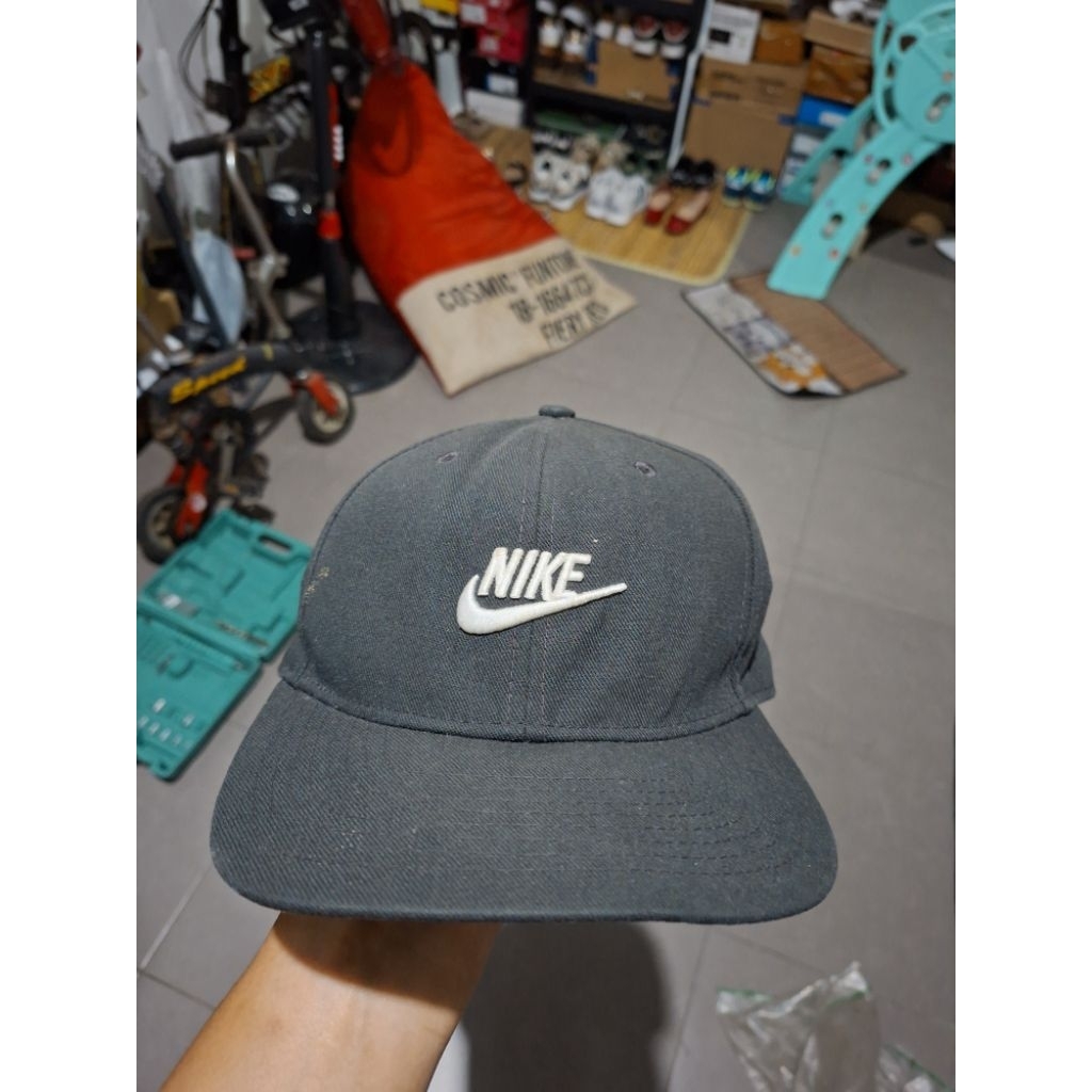 topi nike logo kecil