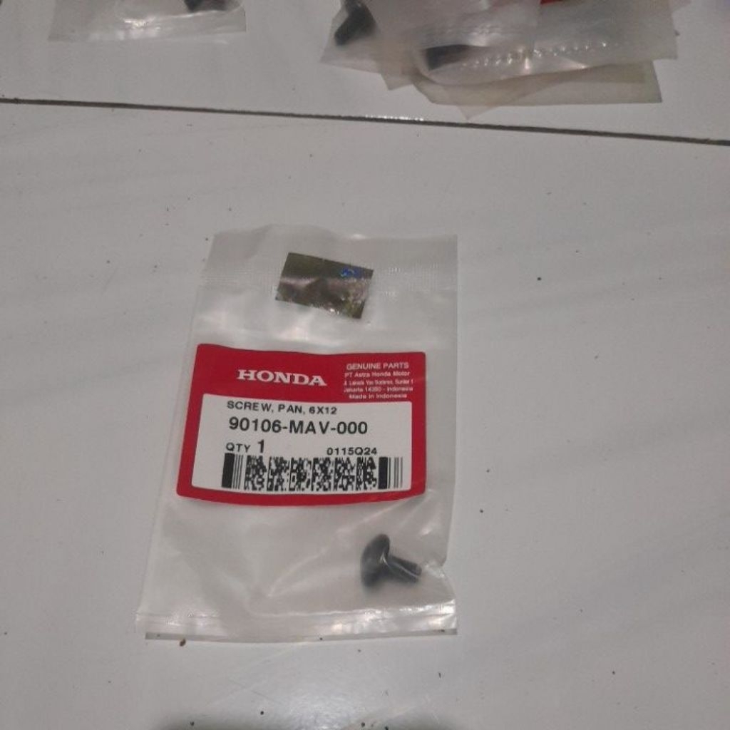 SCREW, PAN, 6X12 90106 - MAV - 000