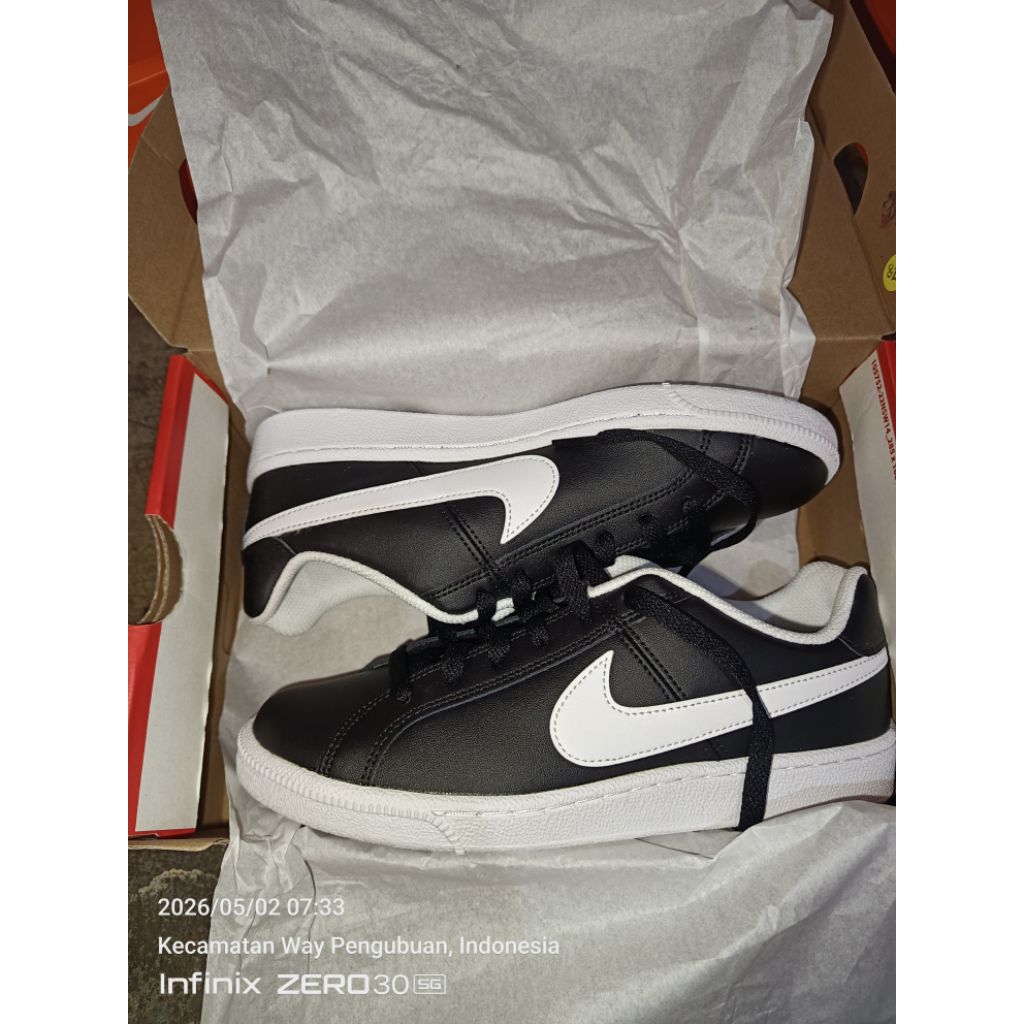 NIKE COURT ROYALE