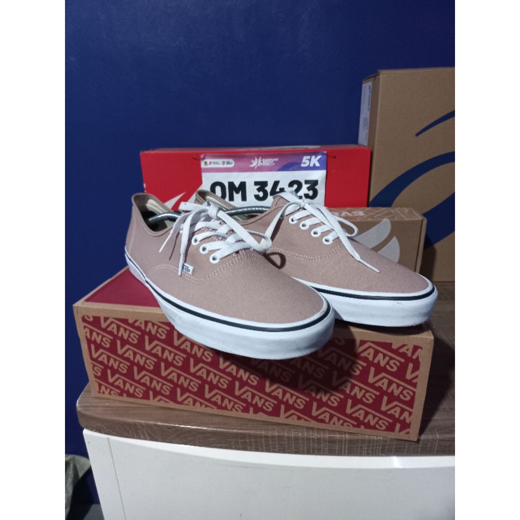 vans authentic size 47