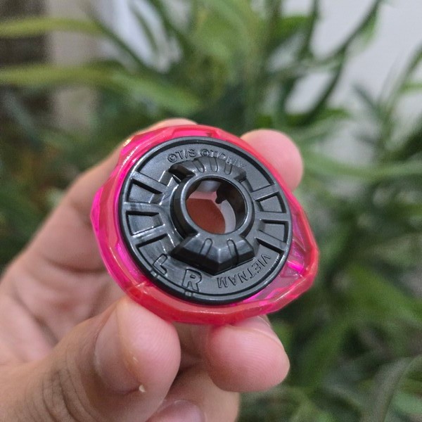 Ratchet 1-50 Black Pink NEW UNSEALED Beyblade X Takara Tomy