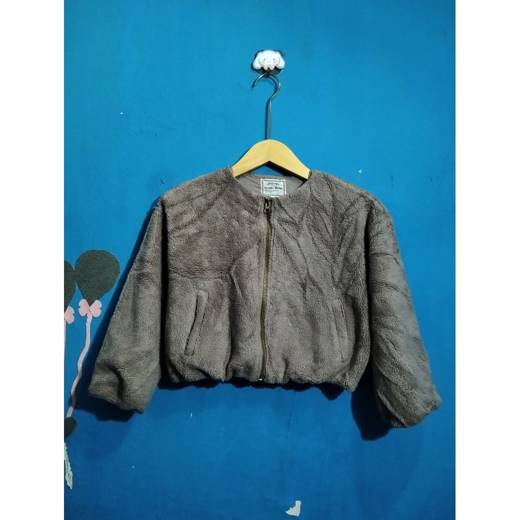 preloved jaket crop bulu GLOBAL WORK 130