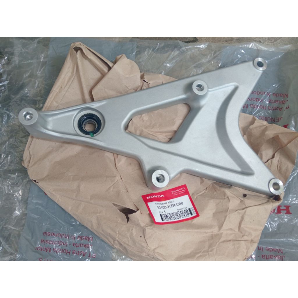 swing arm assy vario 125 old original 52100 KZR C00 swing arm honda vario 125 old lama ori