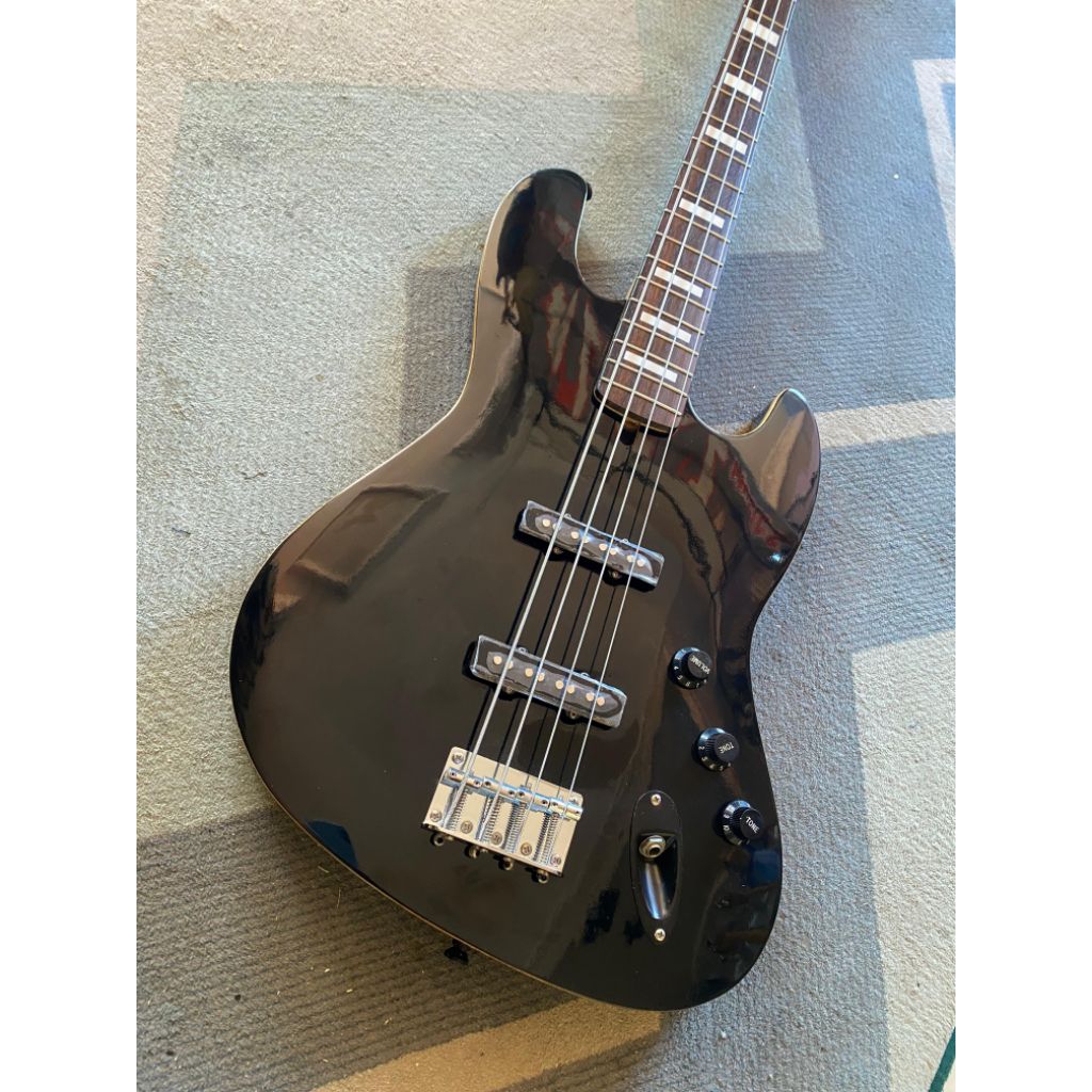 Bass Fender Jazz Aerodyne black beauty custom