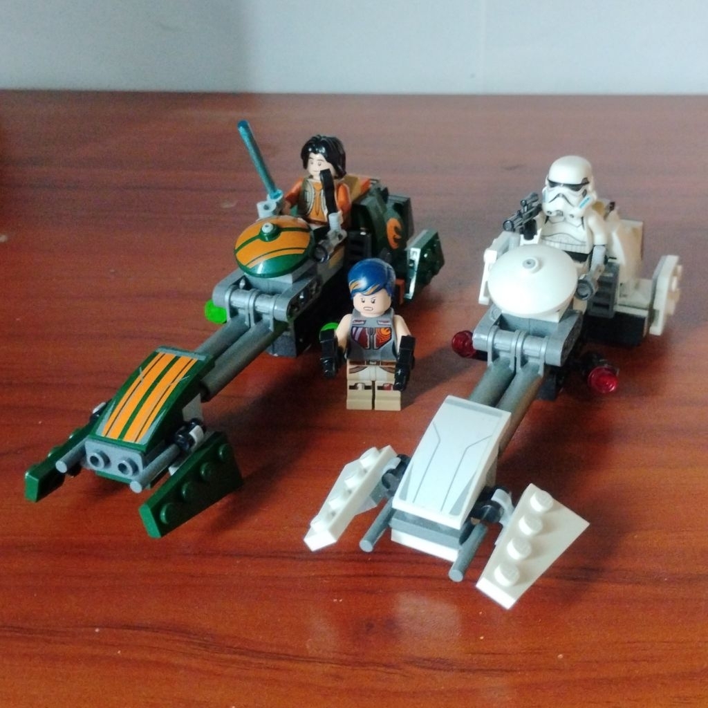 Lego set Ezra's Speeder Bike second