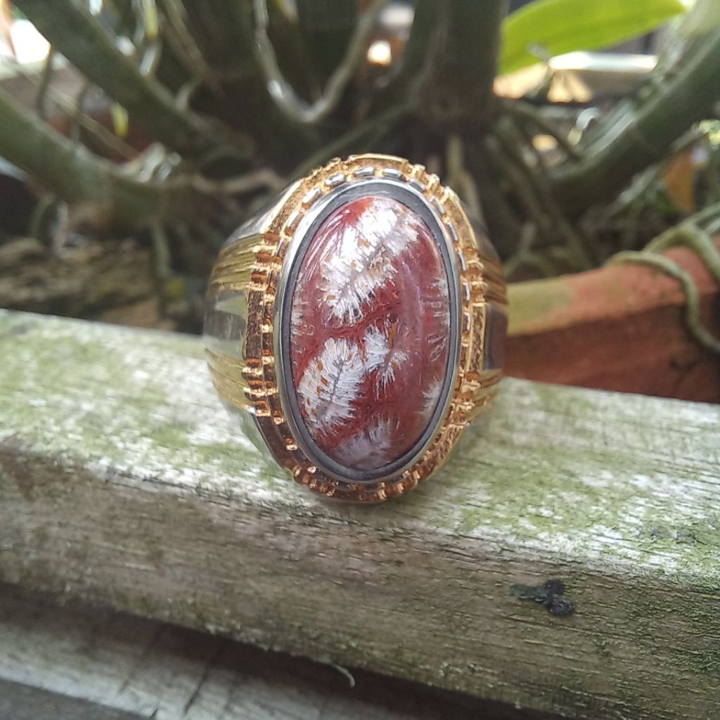 Batu akik motif teratai merah