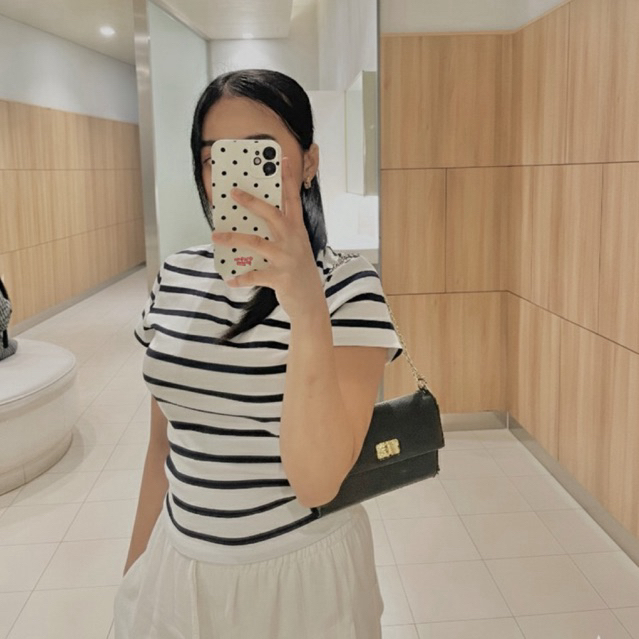 Preloved top uniqlo stripe white navy