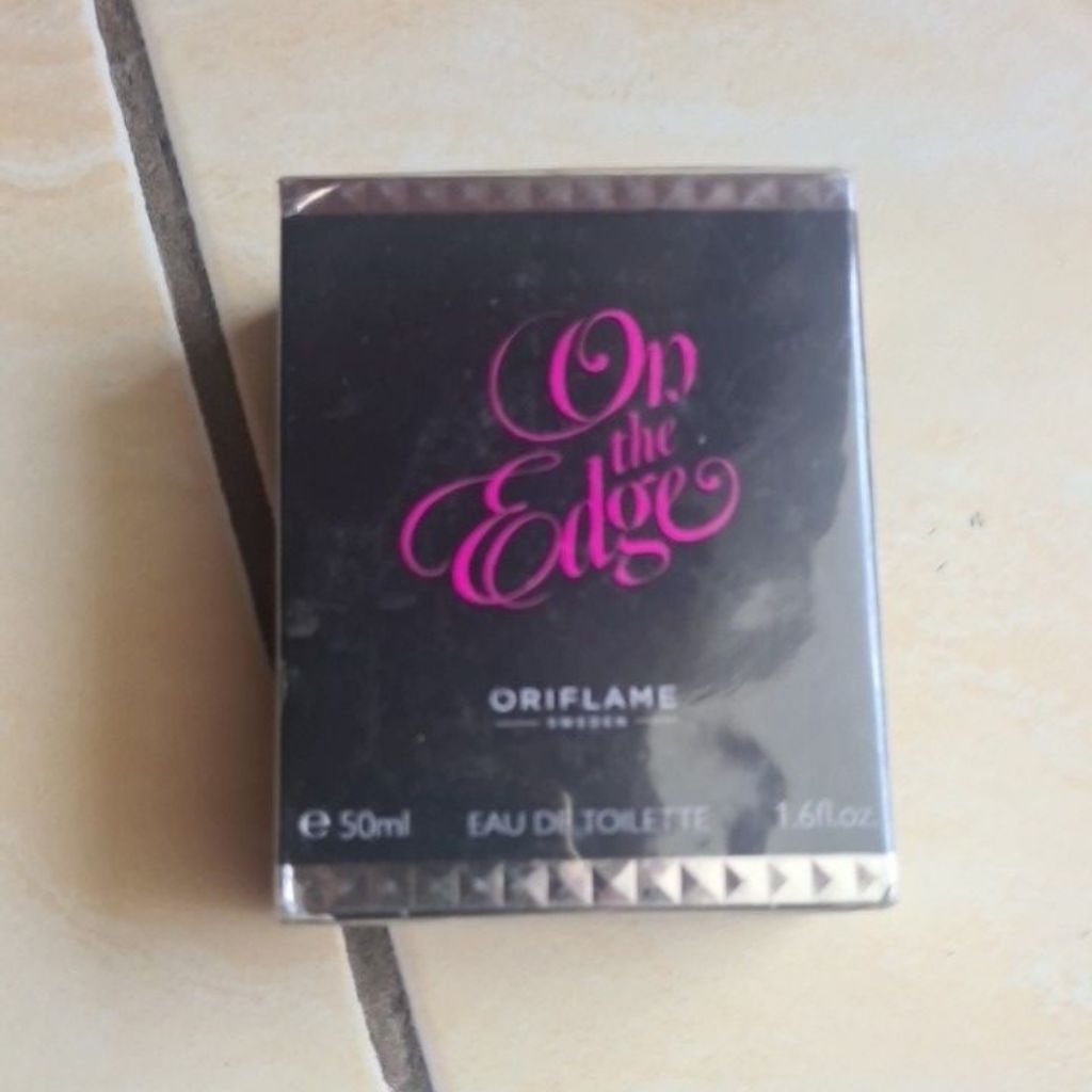 parfum on the edge for her