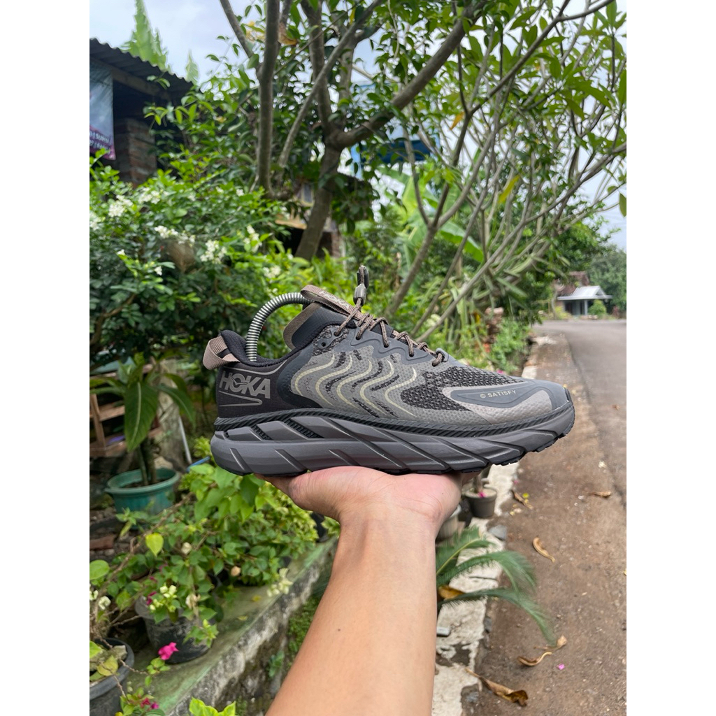 Hoka Clifton Satisfy