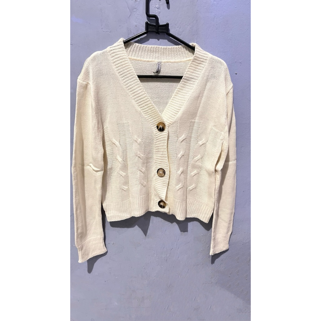 cardigan cream number 61 (sixty one) prelove