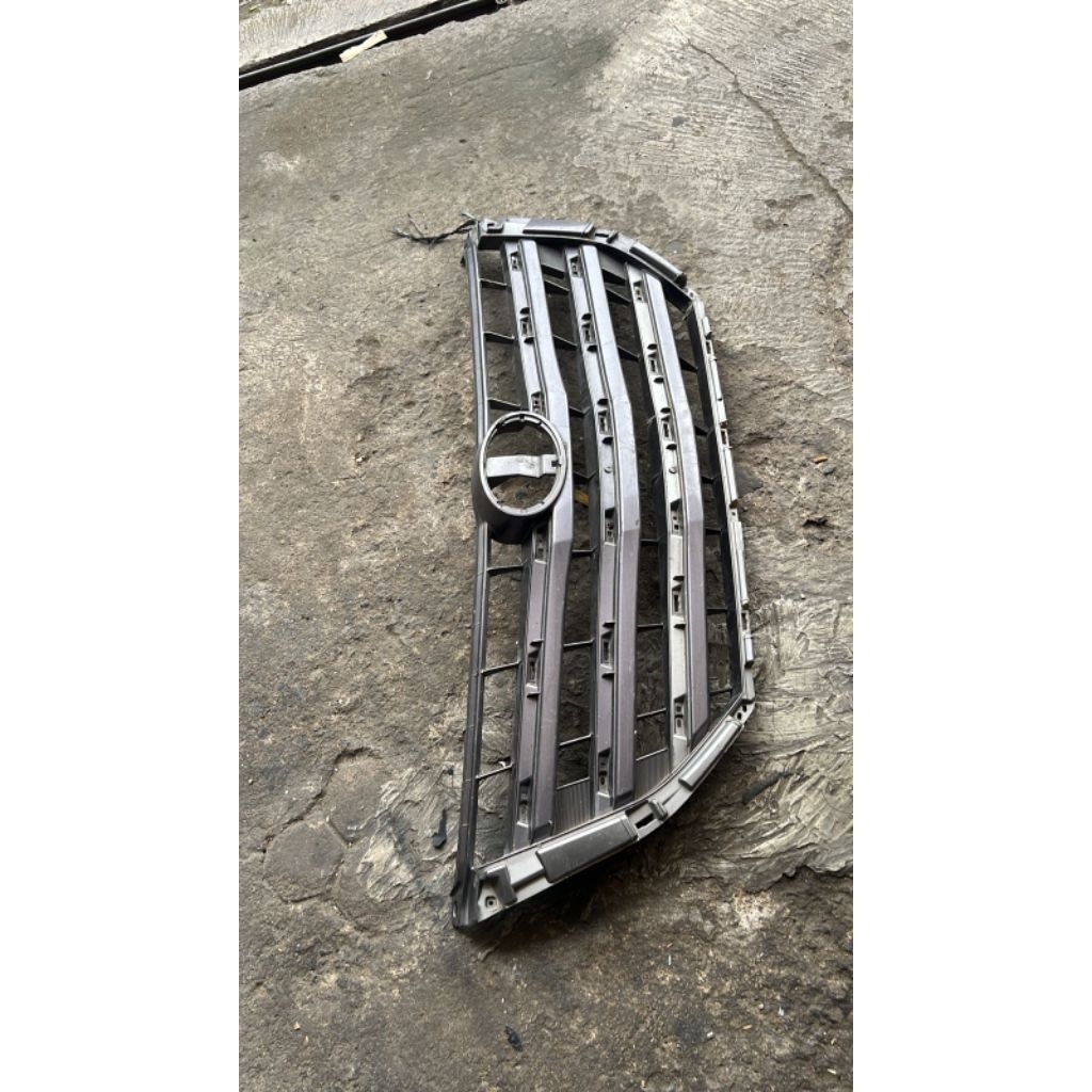 Batangan grill toyota innova 2013-2015 original