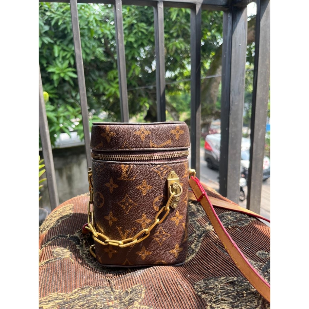 tas tabung lv