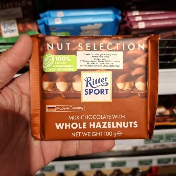 Ritter Sport Dark Whole Hazelnut | Coklat susu dengan kacang hazel | Milk chocolate with whole hazel