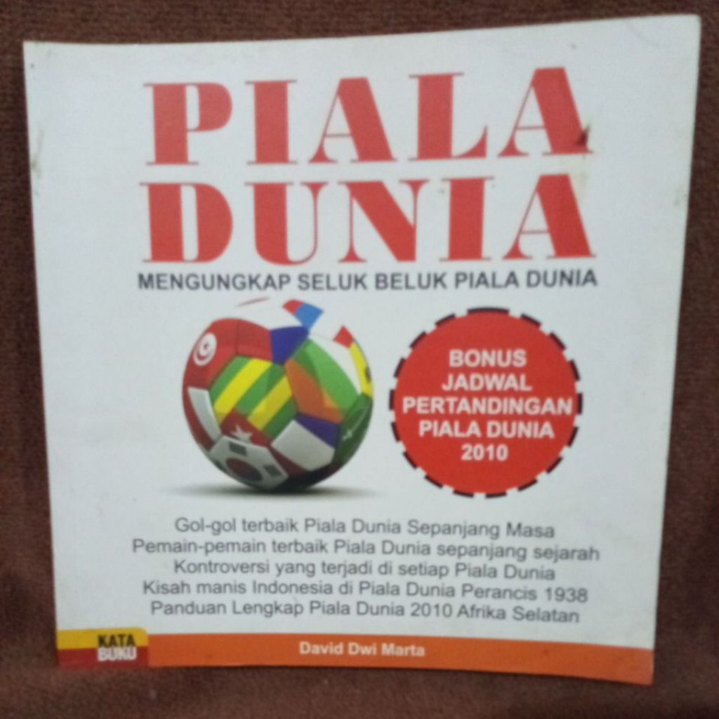 BUKU PIALA DUNIA MENGUNGKAP SELUK BELUK PIALA DUNIA - DAVID DWI MARTA