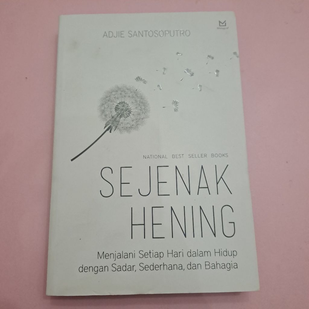 Buku Sejenak Hening Adjie Santosoputro