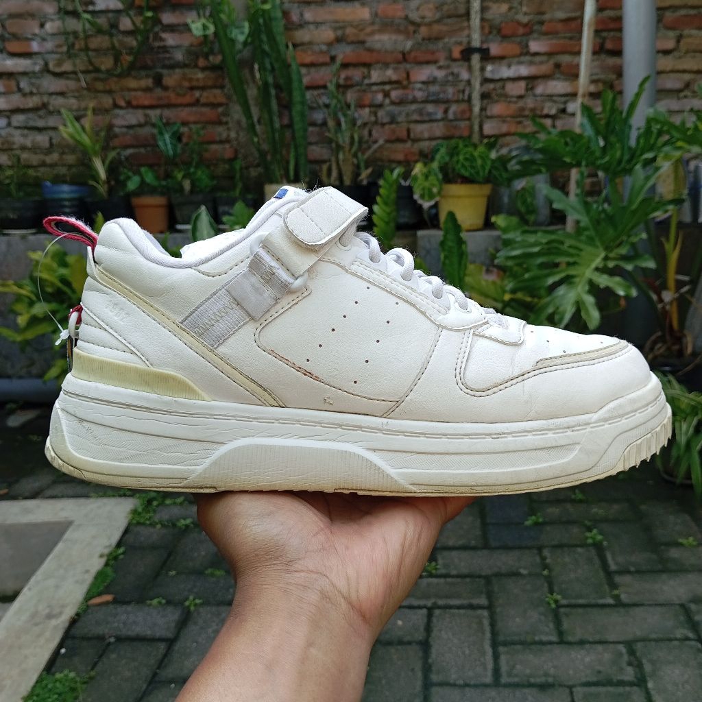 Sepatu Sneakers EIDER