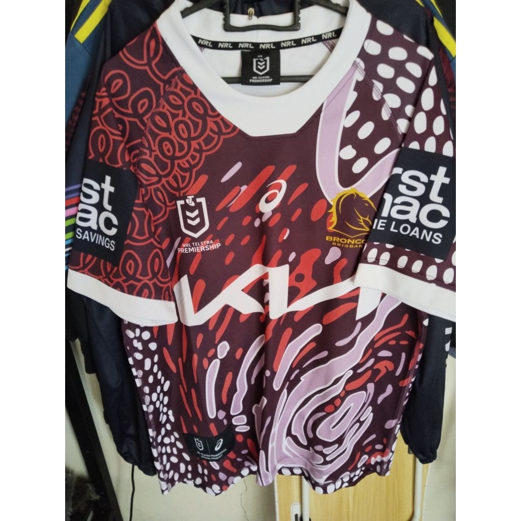 BEKAS jersey GO FULLPRINT Brisbane Broncos Indigenous tahun 2024 SIZE M, MULUS NOMINUS